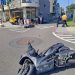 高雄港區新聞網 / 老翁誤踩油門?自小客車衝撞5機車 苓雅分局:初判操作不當