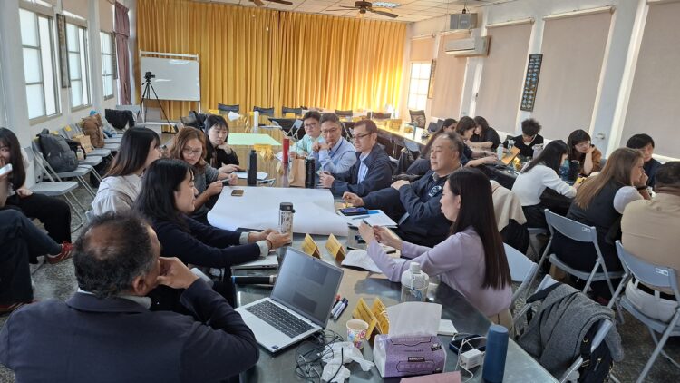 圖說:論壇第二日與會者熱烈討論海廢跨域治理行動及解決方案。(圖/海委會)