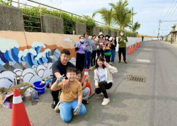 百米彩繪串起百年記憶　蚵寮國小打造海岸文化長廊