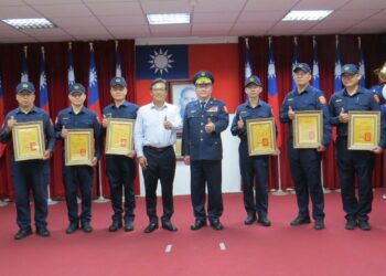 高雄港區新聞網 / 警察節表揚大會登場！高雄港務警察總隊表彰模範警察　警友會加碼獎勵致敬英雄