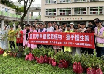龍興國小攜手茂管處永日化學 栽植蜜源植物守護紫斑蝶廊道