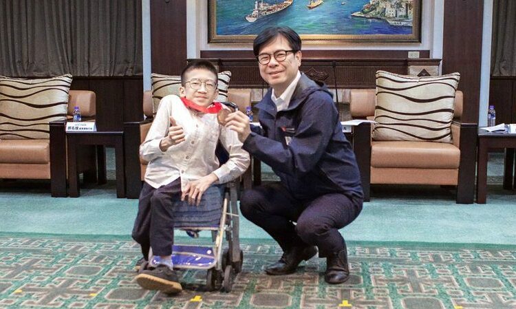 台新青少年志工菁英獎 高雄學子獲全國菁英獎與社團影響力獎