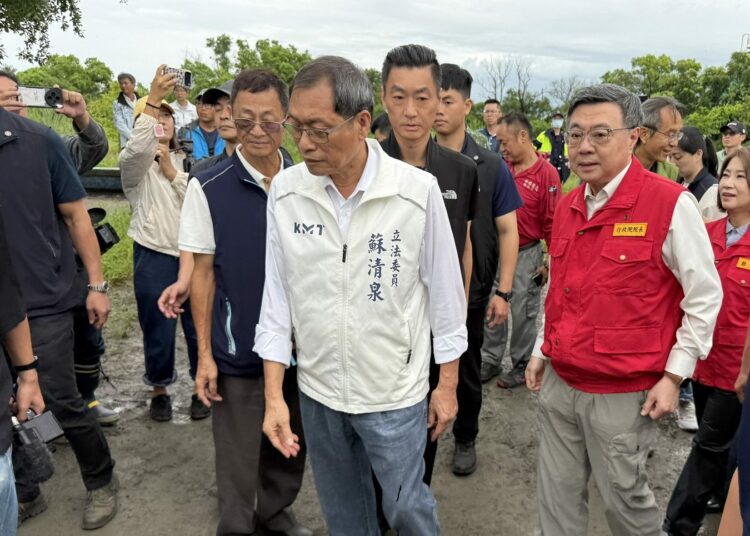 豪雨重創屏東災後復原啟動　蘇清泉陪同行政院長勘災爭取重建資源