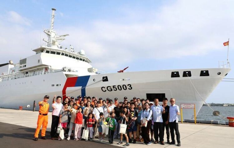 圖說:海巡署4000噸級雲林艦登艦參觀(圖/海委會)