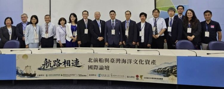 圖說:與會貴賓合影(左8向右依序為日台交流協會高雄事務所奧正史所長、海委會劉國列主任秘書、高雄市立歷史博物館李文環館長)