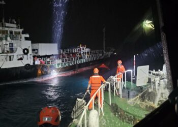 高雄港區新聞網 / 高雄外海驚險海難！「寶瓶星」油輪機艙進水　海巡深夜搶救9名船員