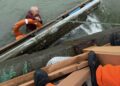 高雄港區新聞網／豪雨驚傳民眾落海！男子緊抓浮具命懸一線　海巡火速救援成功搶回一命