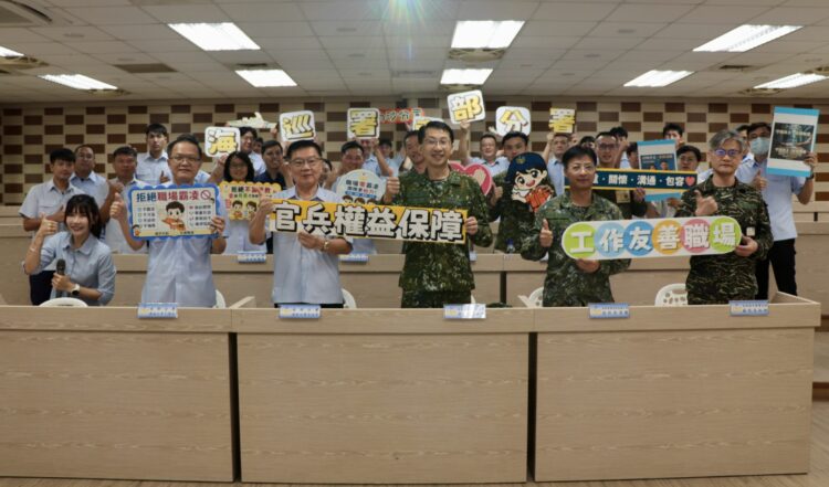 圖說:國防部最高軍事法院檢察署檢察長簡朝興少將率隊前往海洋委員會海巡署南部分署辦理「115年度官兵權益保障事件巡迴座談」,深化軍法機關與海巡機關交流合作。(圖/海巡署)