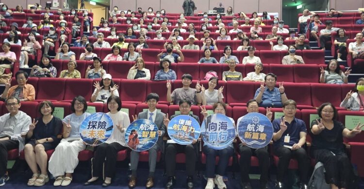 圖說:海洋委員會於國立科學工藝博物館舉辦「極地航海講座暨海洋文化影片放映會」,邀請青年航海探險家陳懷璞分享南冰洋遠征經驗。(圖/海委會)