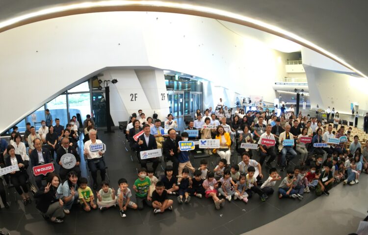 圖說:臺灣港務股份有限公司於高雄港旅運中心舉辦「張正傑老師音樂授權儀式暨郵輪發展處成立」活動,宣告臺灣郵輪發展邁入新階段。(圖/臺灣港務公司)
