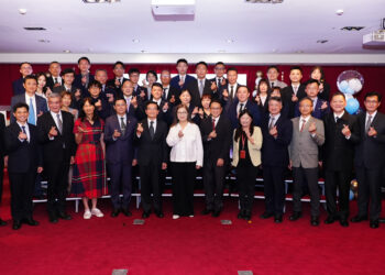 高雄港區新聞網／海委會表揚28位模範人員！最帥海巡艦長梁乃文、千公斤緝毒英雄同獲殊榮