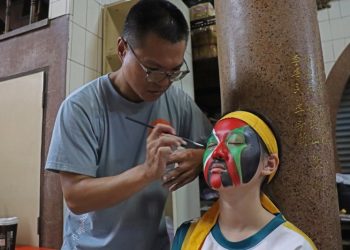 高雄港區新聞網 / 神將上身、文化扎根　中山大學實作課程再現八家將百年精神