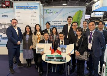 高雄港區新聞網 / 從台灣走向國際　氫谷動能氫能巴士啟動歐洲認證關鍵里程