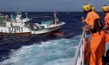海巡艦隊東部機動海巡隊成功艦　驚險歷時五日成功護送傷患返台